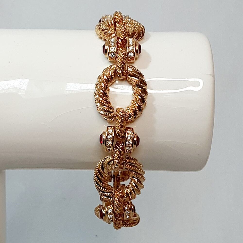 Unsigned Camrose Kross Jaqueline Kennedy JBK Bracelet Gold Tone Oval Twists